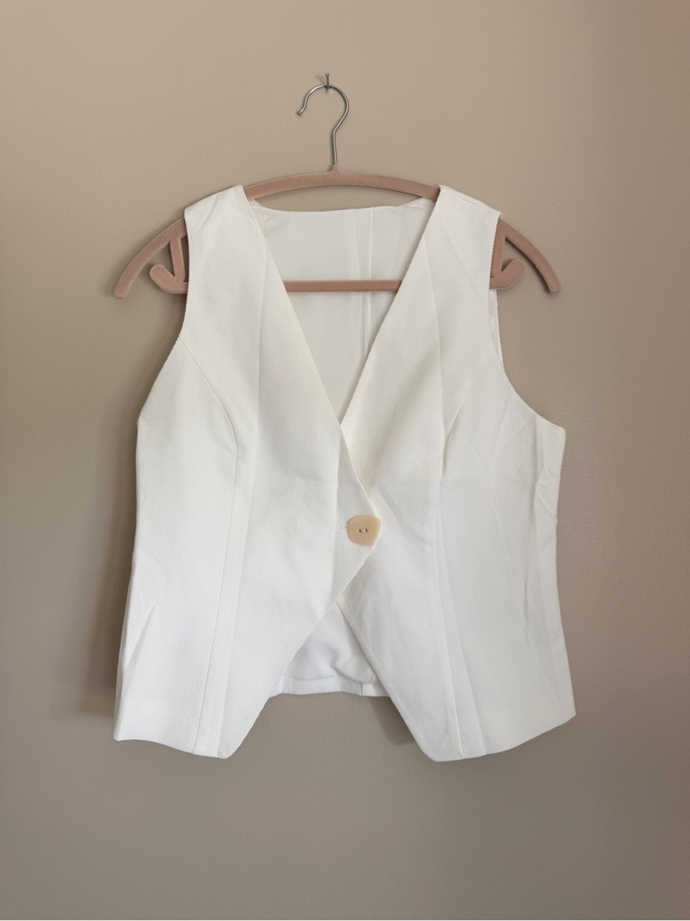 NWOT Amazon White Sleeveless Wrap Vest with Single Button, size medium